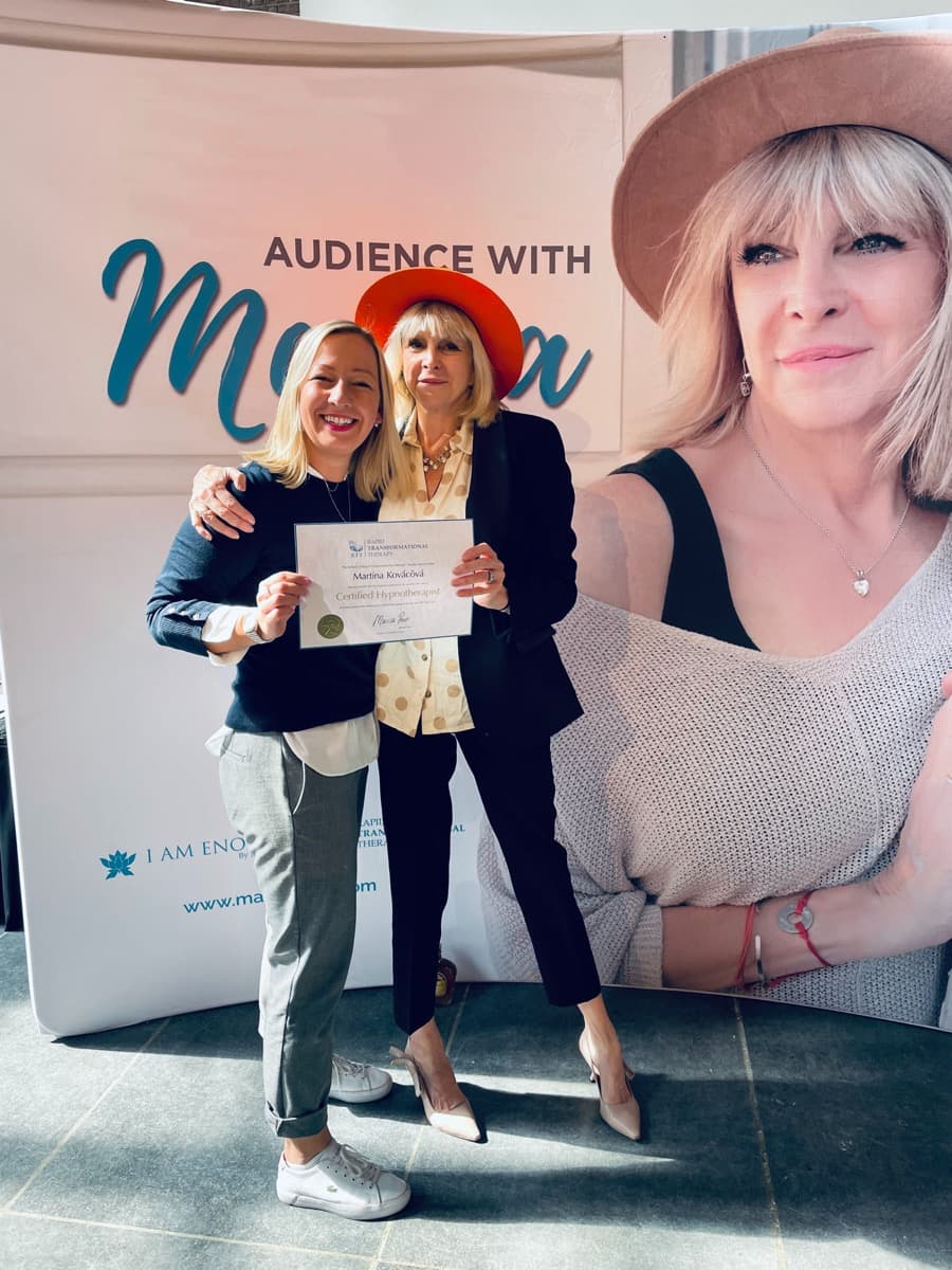 Martina Kováčová s Marisa Peer — RTT certifikát Certified Hypnotherapist